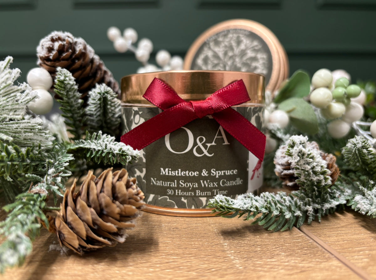 Mistletoe & Spruce Candle Tin